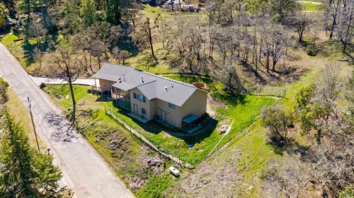 25592 Fairbanks Pl, Willits CA  95490-8910 exterior