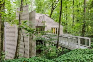 802 Cornwallis Dr, Greensboro, NC 27408-5621
