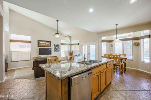 562 Kingston St, Gilbert AZ 85233-4004 exterior