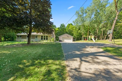3516 Hubertus Rd, Hubertus, WI 53033-9621