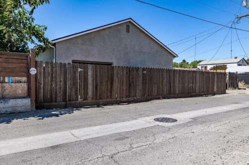 956 J St, Los Banos CA  93635-4321 exterior