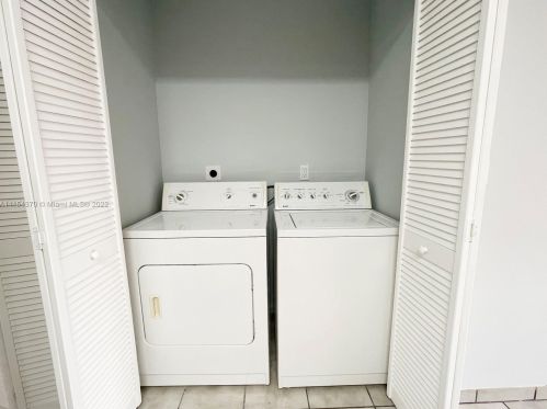 2666 72nd St, Hialeah FL  33016-5419 exterior