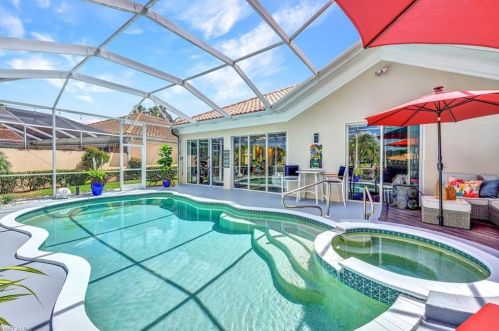 5441 Freeport Ln, Naples, FL 34119-9517