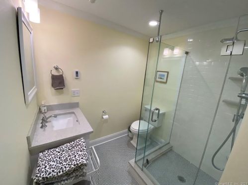 24 Middlefield St, Groton CT  06340-8826 exterior
