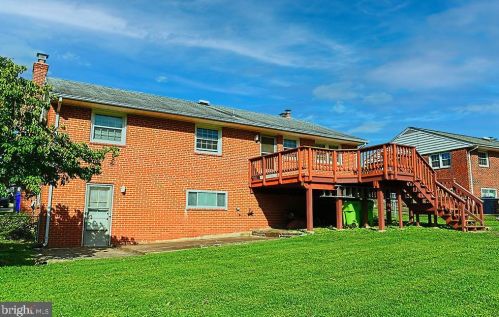 5232 Oldcastle Ln, Springfield VA  22151-1928 exterior