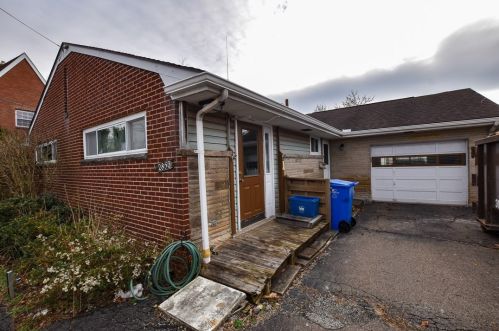 2852 Leechburg Rd, New Kensington, PA 15068-2538