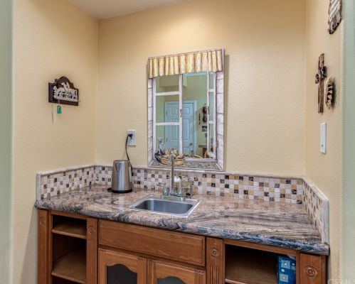 12070 Morning Ave, Downey CA  90242-2324 exterior