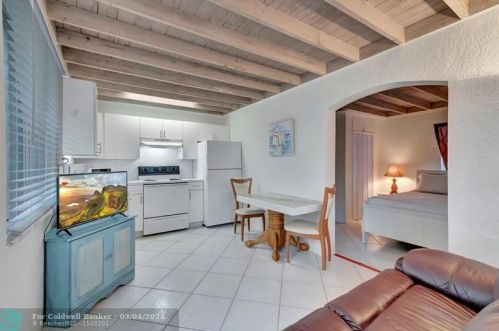 320 4 Ave, Delray Beach FL  33444-2717 exterior