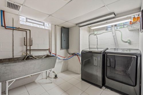 2854 Lefeber Ave, Milwaukee WI 53210-1142 exterior