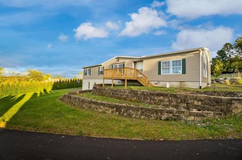 724 Fir Dr, Walnutport, PA 18088-9585