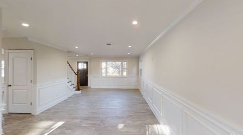 2386 Lindy Rd, Westbury NY  11590-6107 exterior