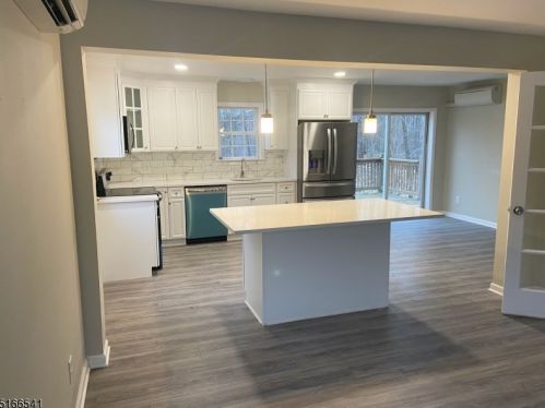 18 Berry Ln, West Milford NJ  07480-3632 exterior