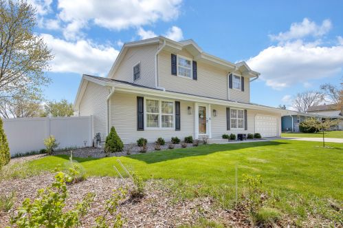 4410 Dora Ln, Waukesha, WI 53151-6702