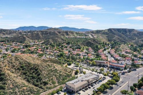 28144 Robin Ave, Santa Clarita CA  91350-2051 exterior
