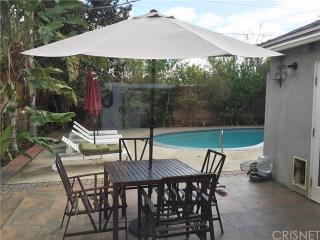 14108 Hartsook St, Van Nuys CA  91423-1115 exterior