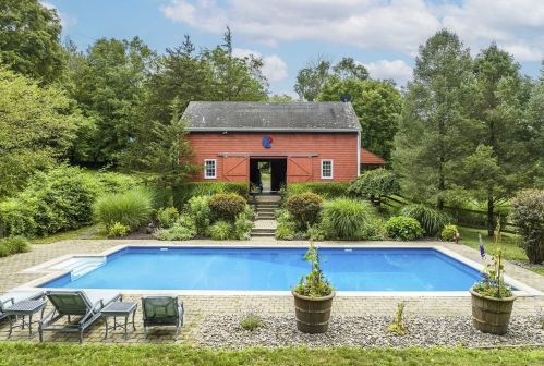101 Drake Rd, Pleasant Valley, NY 12569-7340