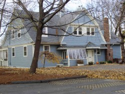 11 Washington St, Newton, MA 02458-2237