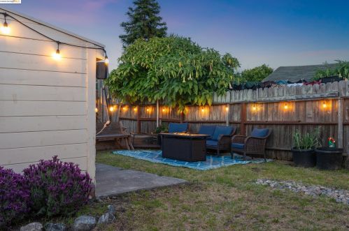 6218 Hilton St, Oakland CA  94605-1446 exterior