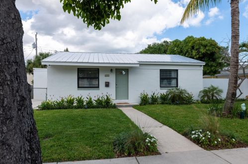 611 Monceaux Rd, West Palm Beach, FL 33405-1541