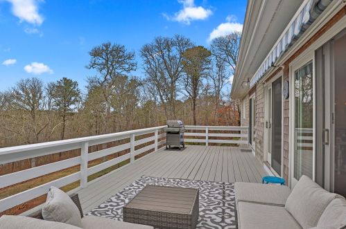 595 Riverview Dr, Chatham MA  02633-1117 exterior