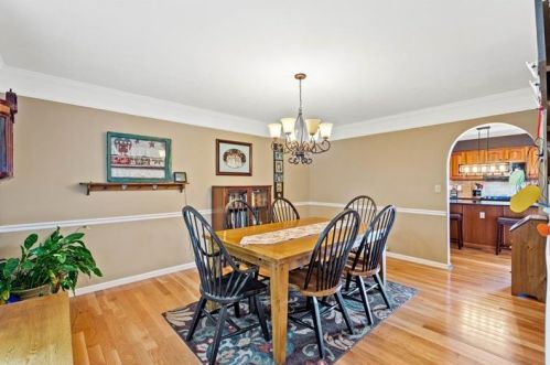 710 Woodbridge Dr, Noblestown, PA 15071-9701