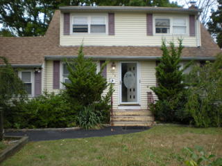 2008 Udall Rd, Bayshore, NY 11706-1914