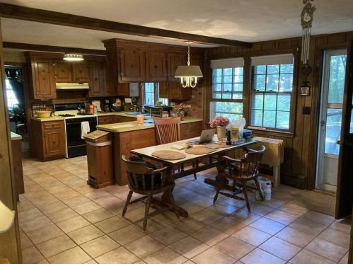 14 Pine Dr, Walpole, MA 02081-1110