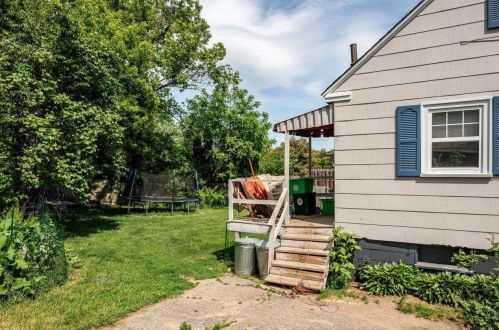 11 Pearl St, Dover NH  03820-3147 exterior