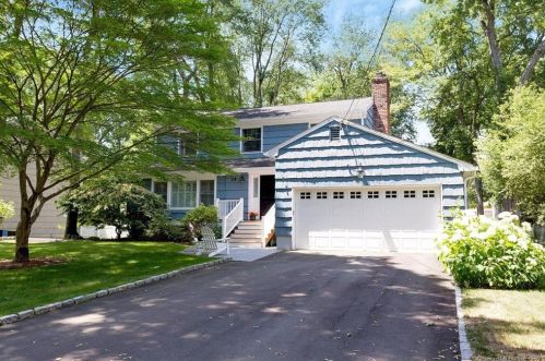 28 Hidden Brook Dr, Stamford, CT 06907-1412