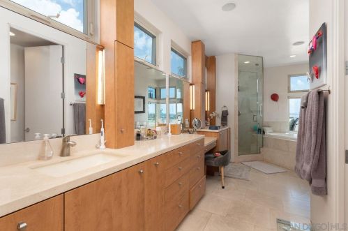 3328 Crown Pt Dr, San Diego CA 92109-6711 exterior