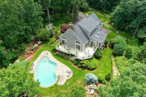 121 Rising Ridge Rd, Ridgefield, CT 06877-5820