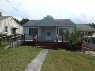 165 Blue Bell Dr, Kingsport, TN 37660-3327
