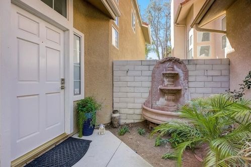 136 Valero Cir, Calabasas CA  91377-5551 exterior