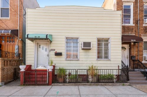3624 11th St, Long Island City, NY 11106-5016