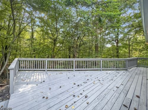 15 Glen Dr, Wantage NJ  07461-4801 exterior