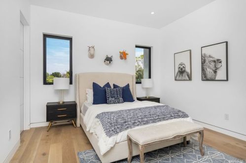 18067 Calvert St, Van Nuys CA 91316-1216 exterior