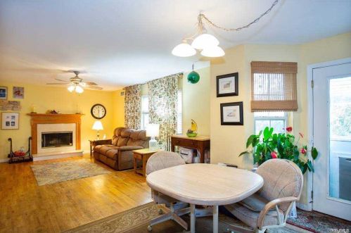 2 Laura Ct, Mount Sinai NY  11766-2360 exterior