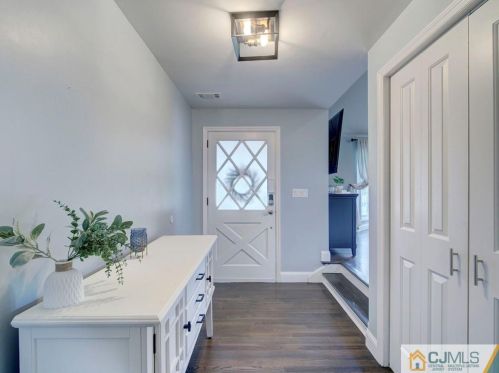 67 Hilltop Blvd, East Brunswick NJ  08816-2837 exterior