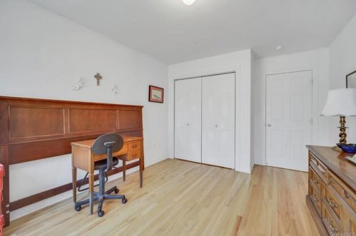 7 Menayas Ct, Washingtonville NY  10992-2032 exterior