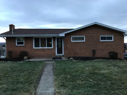 1255 College Dr, Latrobe, PA 15650-2707