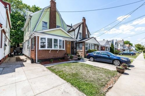 100-46 203rd St, Jamaica, NY 11423-3423