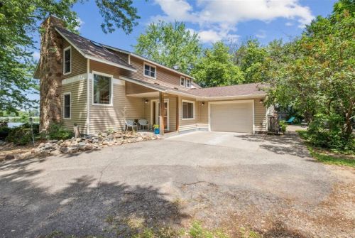618 1st St, New Johannesburg, WI 54017-2202