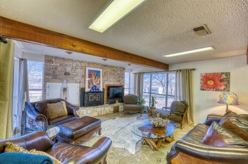 1107 Sandstone St, Sunrise Beach TX  78643-2426 exterior