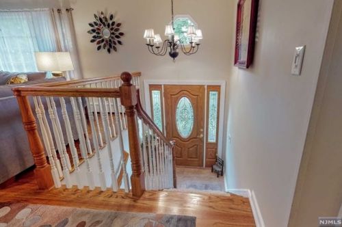23 Ackerman Ave, Airmont, NY 10901-7124