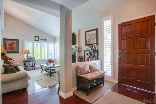 4653 Gesner St, San Diego, CA 92117-6738