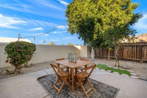 54450 Avenida Alvarado, La Quinta CA  92253-3690 exterior