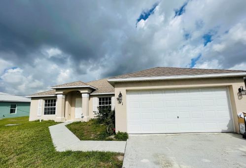 961 Mccomkle Ave, Fort Pierce, FL 34953-3634