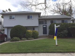 976 Cherrywood Dr, North Baldwin, NY 11510-5009