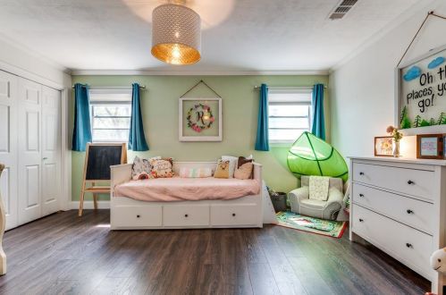 2213 Tierney Rd, Fort Worth TX  76112-3843 exterior