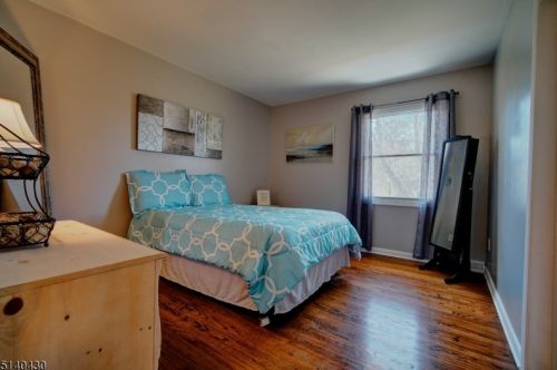 1 Pinewood Ct, Flemington NJ 08822-4909 exterior